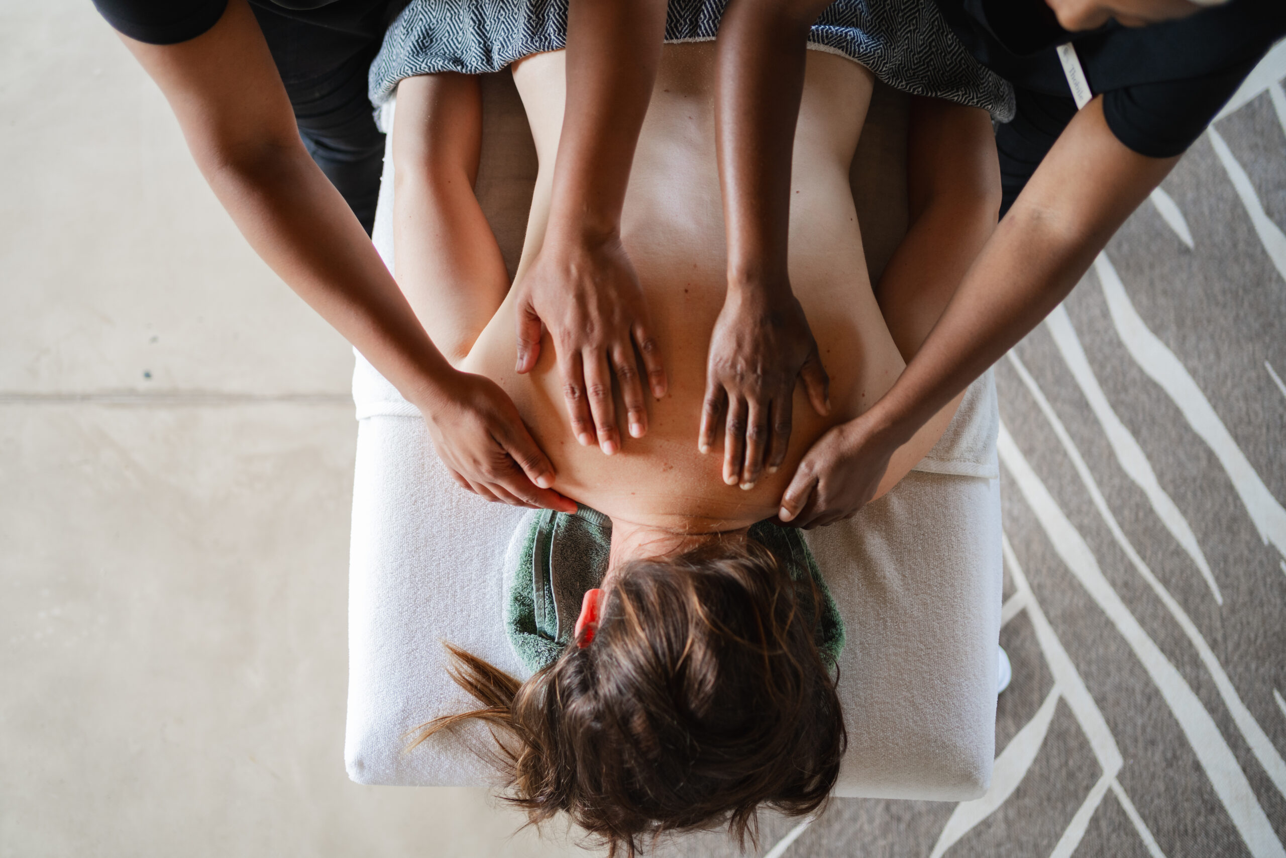 You are currently viewing ONE SPA THERAPIST OR TWO? LET 4 HANDS LEVEL UP YOUR RELAXATION